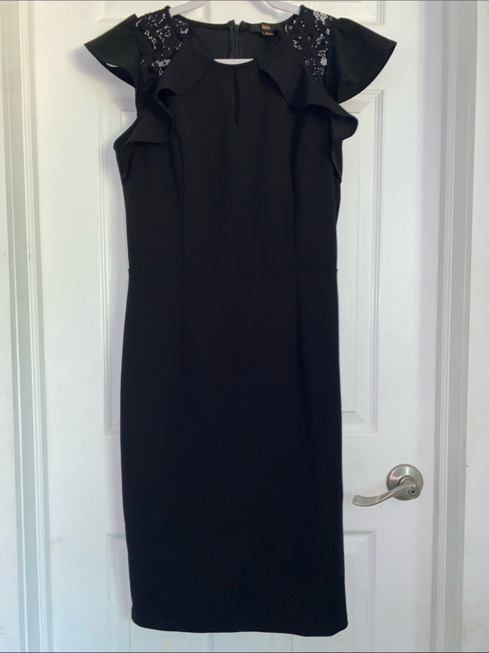 Elegant Black Midi Dress with lace-Trimmed Ruffle Shoulders